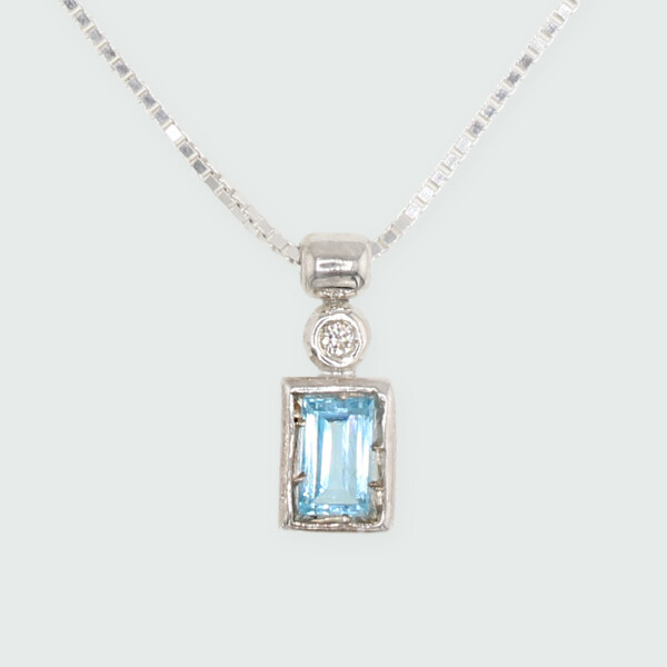 Colgante Brio Baguette de MOON en Plata 925 con brillante y piedra semi-preciosa - Incluye cadena Colgante Brio Baguette de MOON en Plata 925 con brillante y topacio azul - Incluye cadena