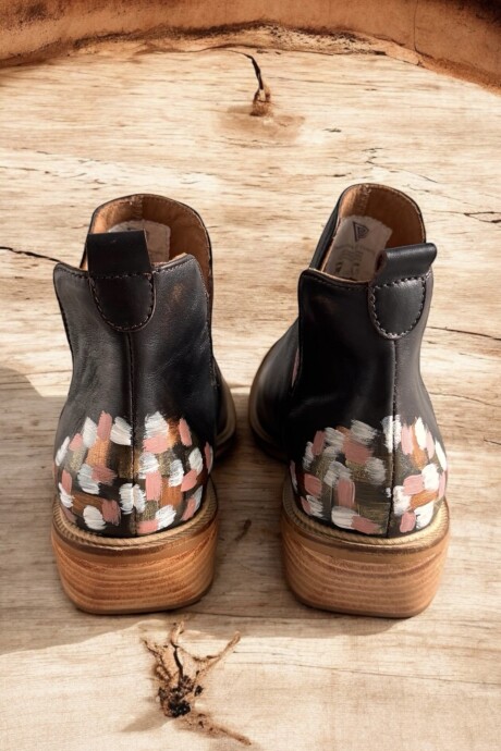 Botas Ciara Chocolate Con Arte Nude Botas Ciara Chocolate Con Arte Nude