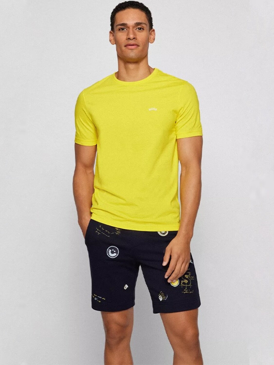 Hugo Boss -Remera básica de algodón, regular fit, TEE CURVED Amarillo