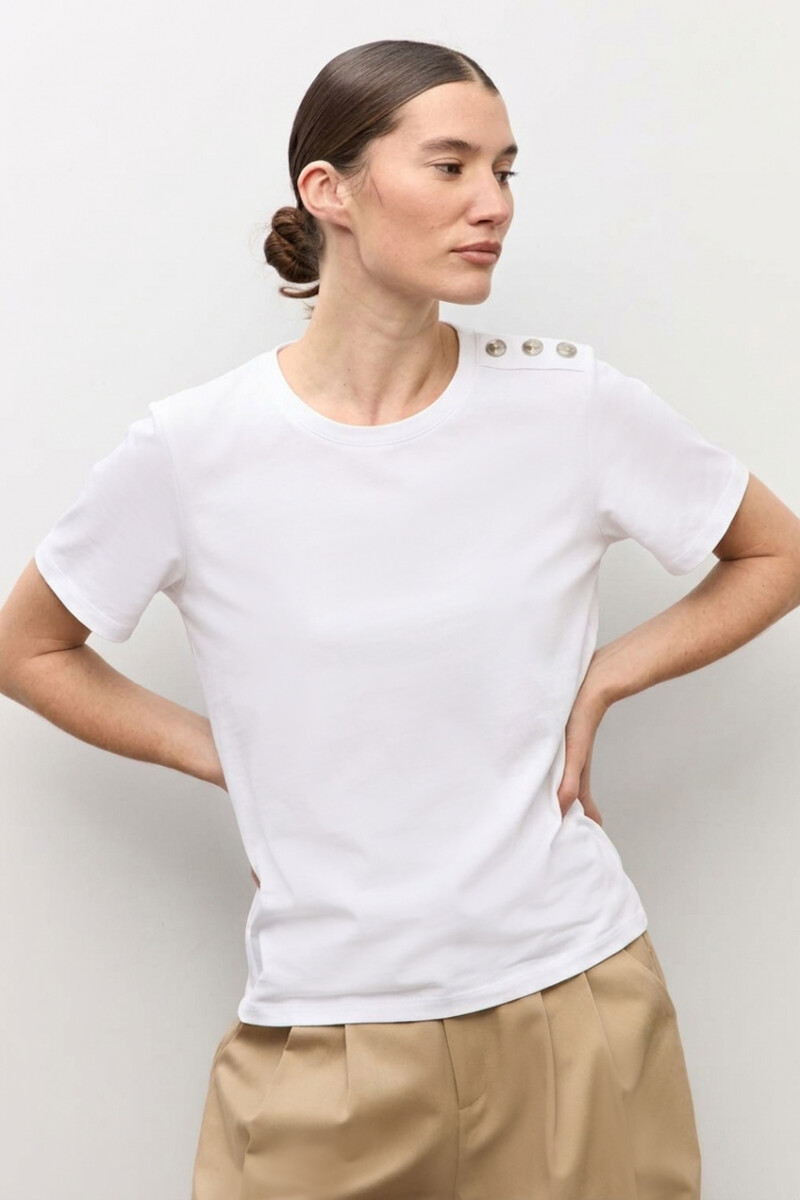 Remera botones en hombro blanco