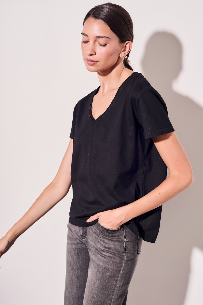 Remera Escote V Metalizado Negro