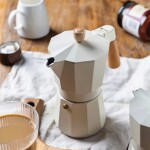 CAFETERA ITALIANA ALUMINIO 300ML 6 TAZAS CREMA MANGO MADERA VARENNA CAFETERA ITALIANA ALUMINIO 300ML 6 TAZAS CREMA MANGO MADERA VARENNA