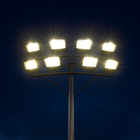 Columna Deportiva con Rack para 8 Focos 15mt Columna Deportiva con Rack para 8 Focos 15mt