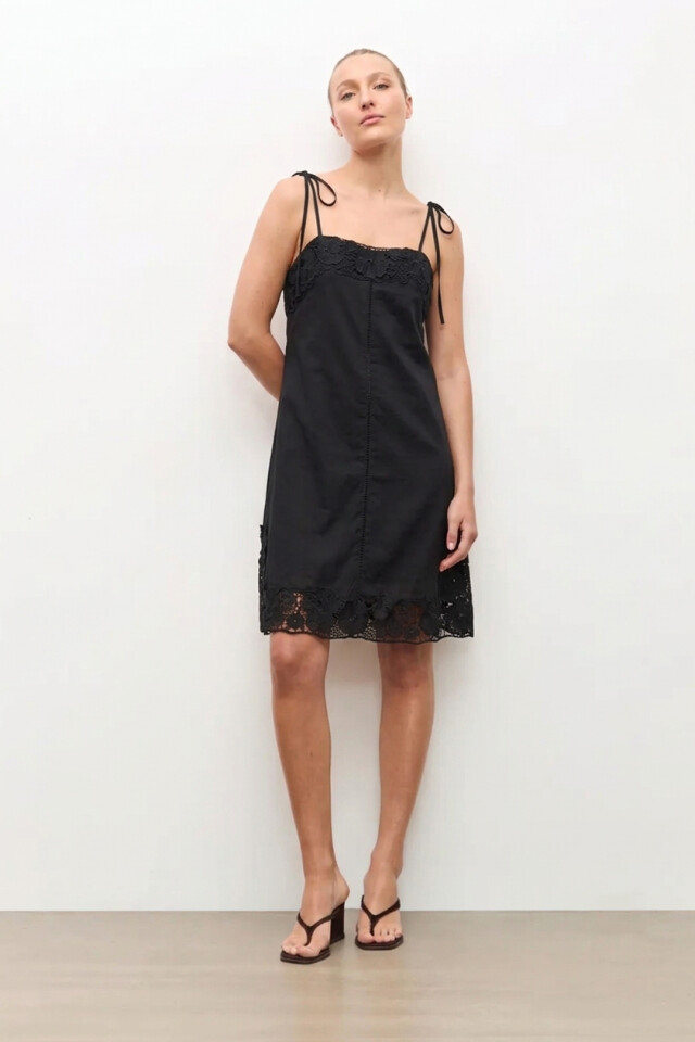 Vestido con encaje negro