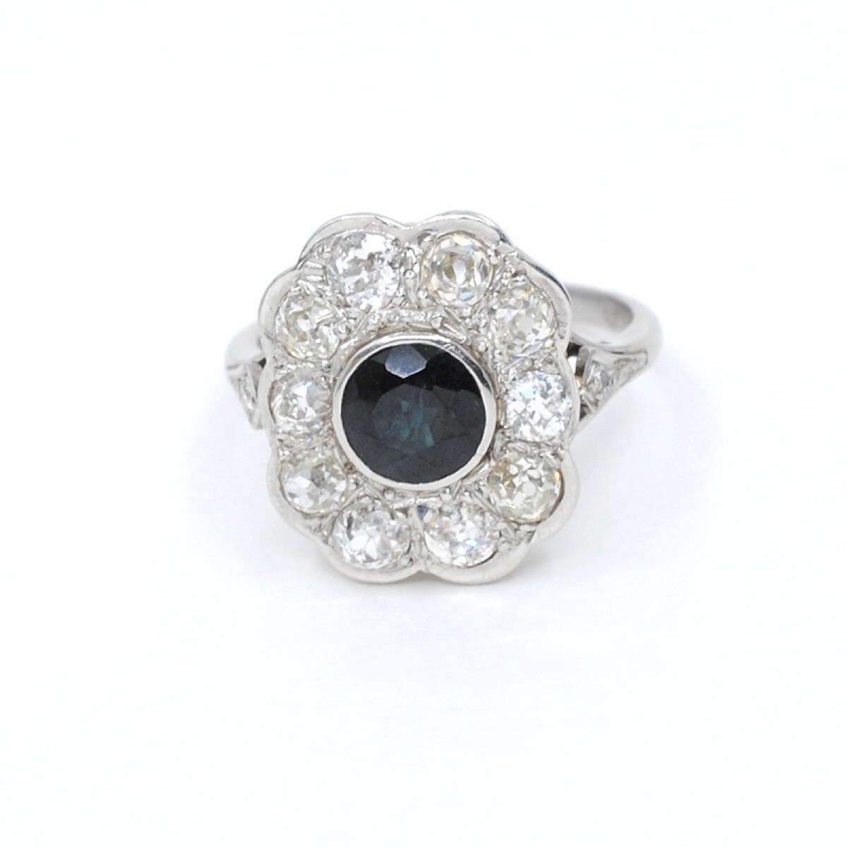 Anillo Antiguo En Platino, Zafiro Y Brillantes 