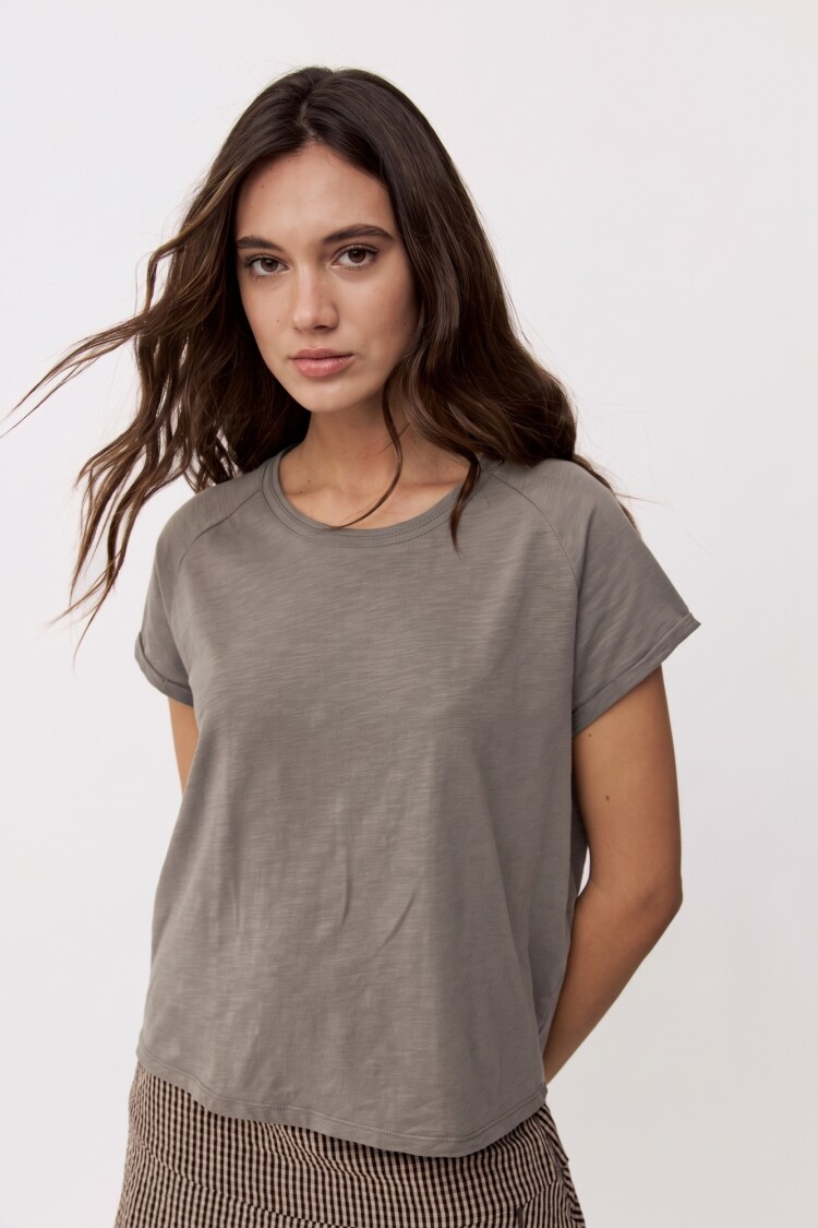 REMERA FEME Cemento