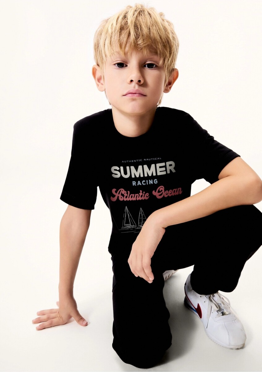 CAMISETA INFANTIL CON ESTAMPA - NEGRO 