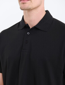 520857 REMERA FERAUD Negro