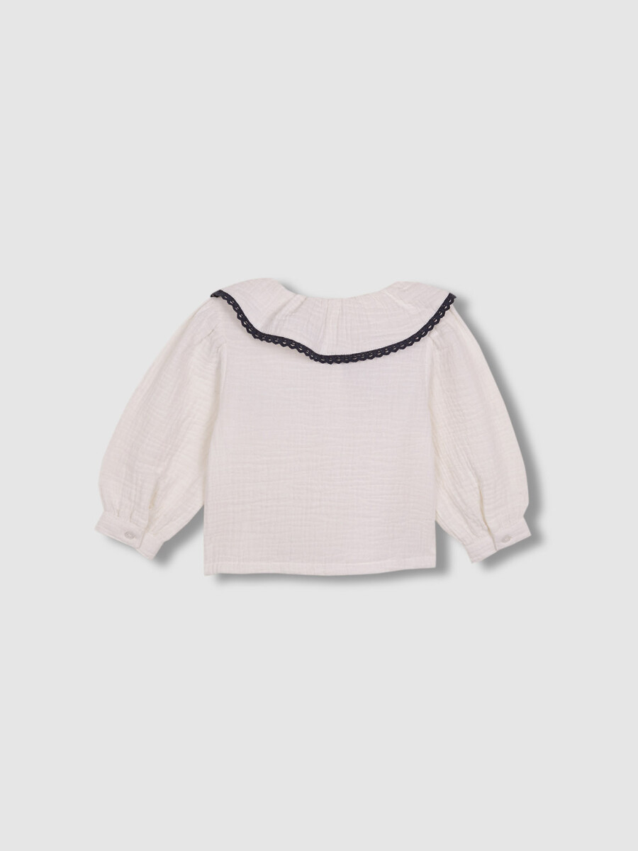 Blusa Cuello Grande Con Vivos En Contraste Blanco