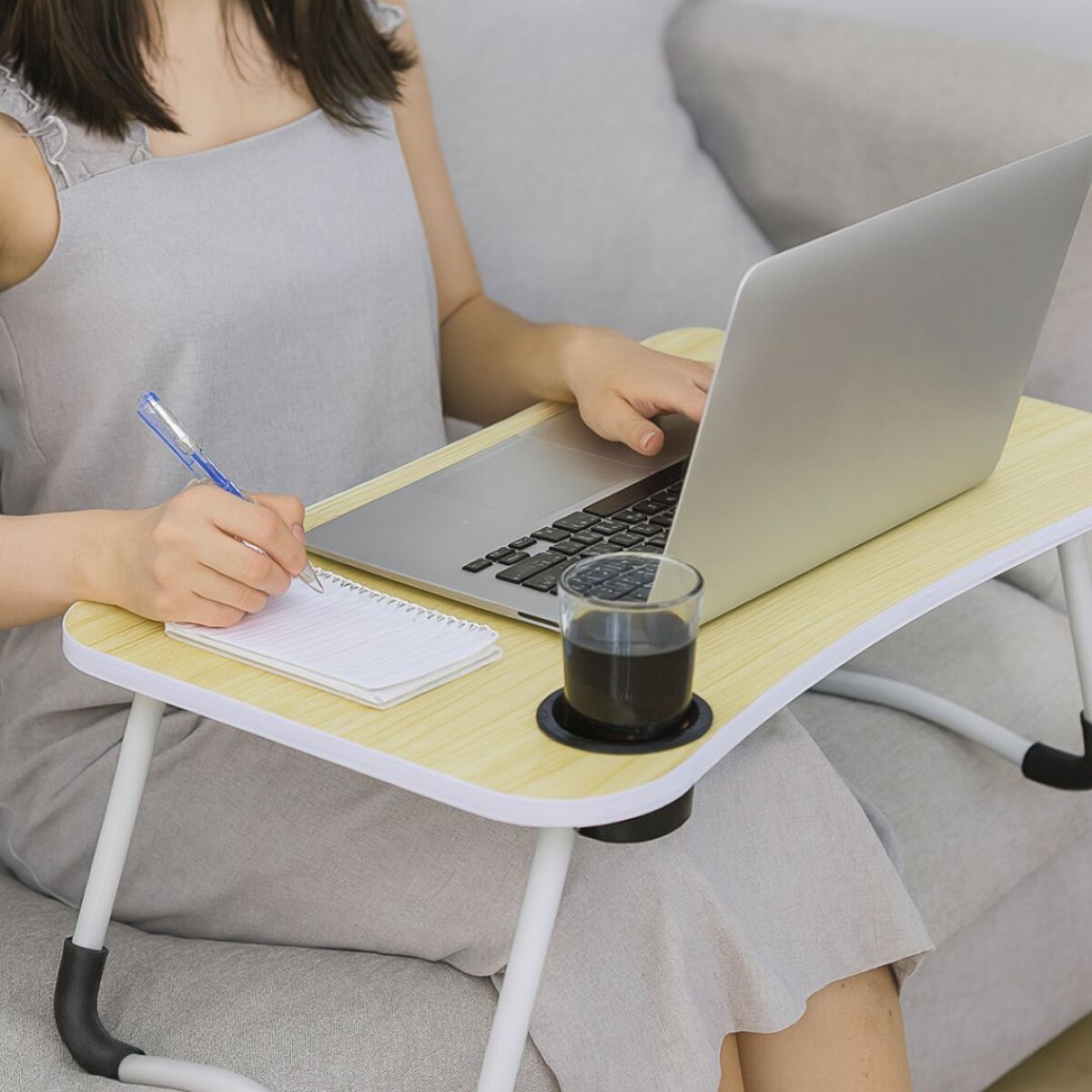 MESA BANDEJA PLEGABLE CON APOYA VASO PARA NOTEBOOK 