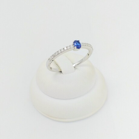 Anillo de plata 925 con circonias. Anillo de plata 925 con circonias.