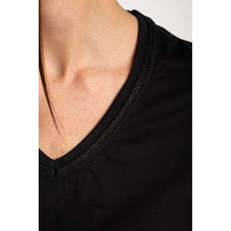 Remera Escote V Algodón Negro