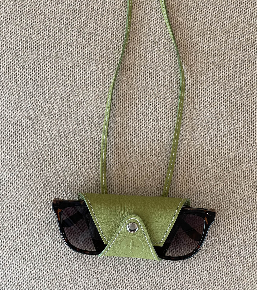 Cuelga Lentes Lis - Pistacho 