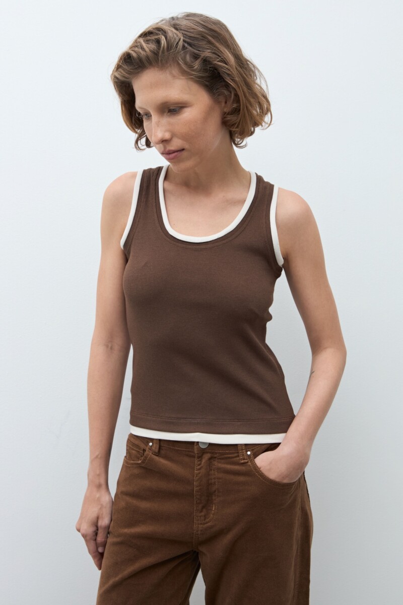 Musculosa superpuesta chocolate
