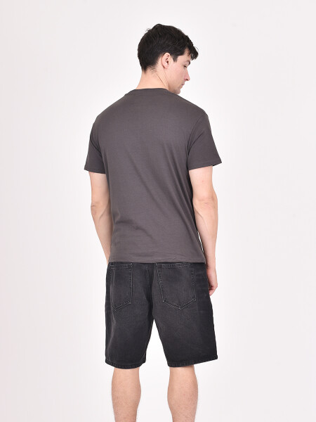 REMERA FOCUS GRIS OSCURO