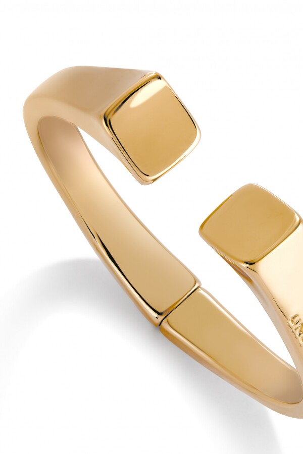 PULSERA RÍGIDA BAÑADA ORO 18K ACABADO LISO Y FORMA CUADRADA Pulsera