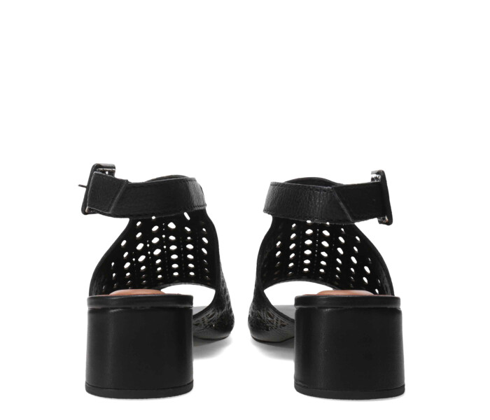 Sandalia calada con pulsera Preto