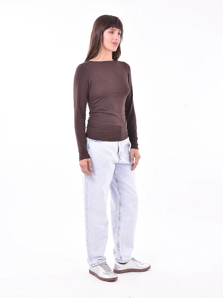REMERA REESE MARRON OSCURO