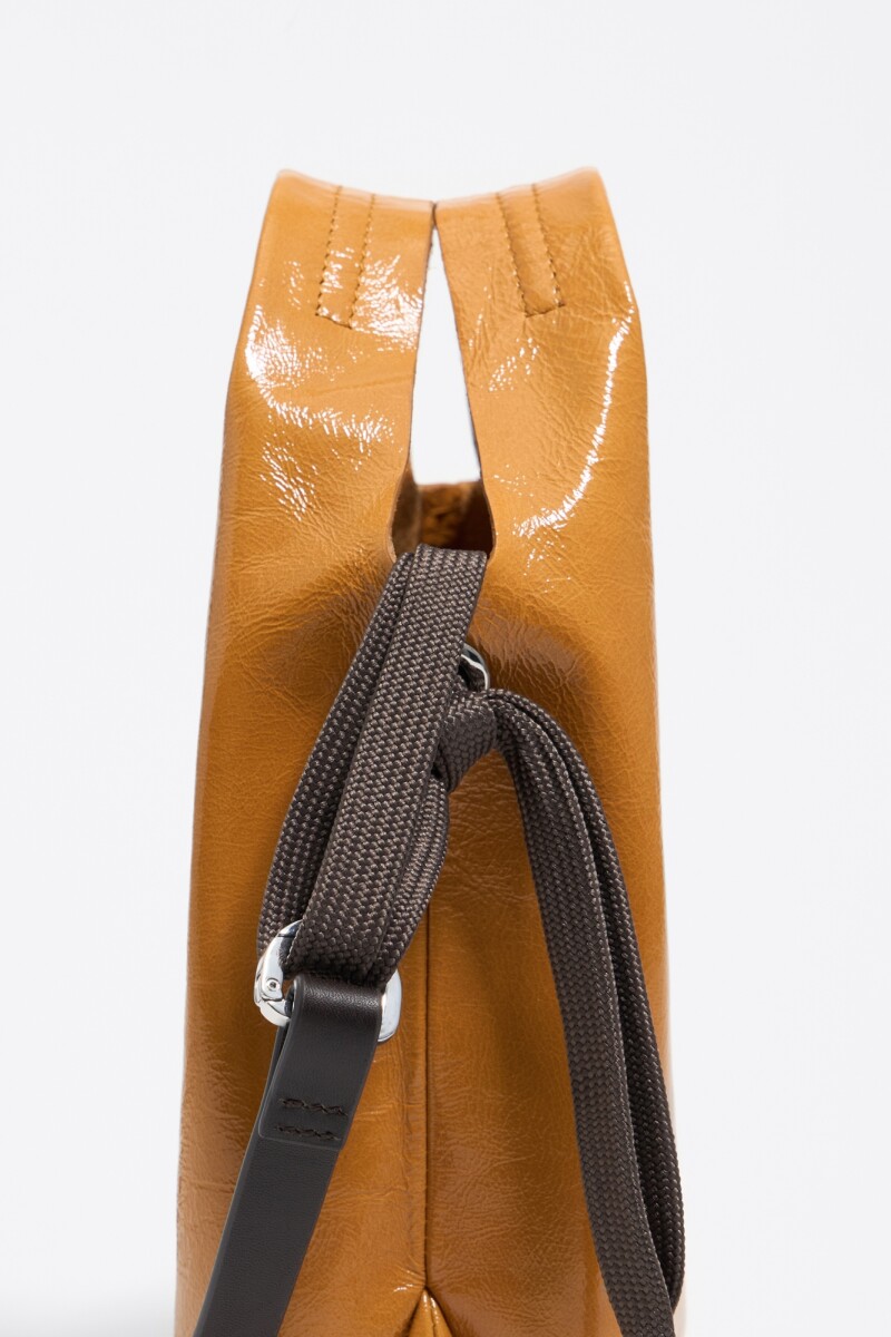 BOLSO DE MANO PIEL NEGRO Caramelo