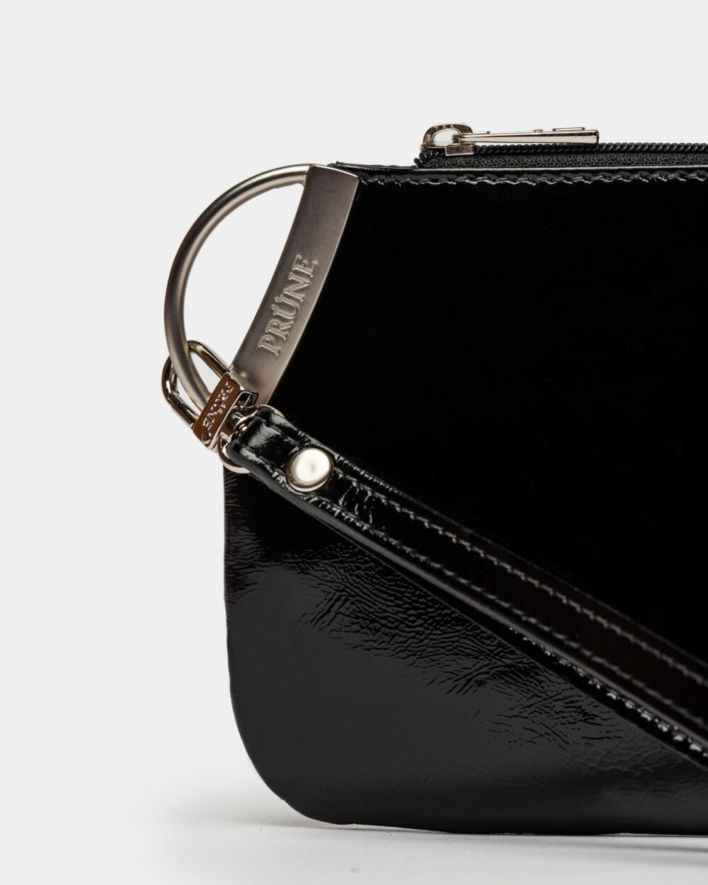 Porta Cosmeticos Katy En Cuero Charol Arrugado Negro