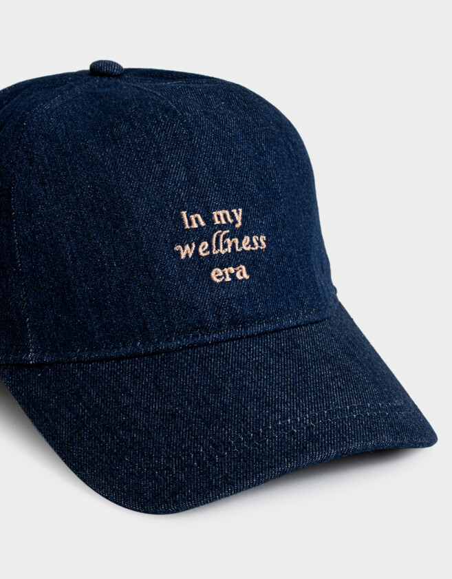 Caps Gorra Denim "in My Wellness Era" - Azul Gastado
