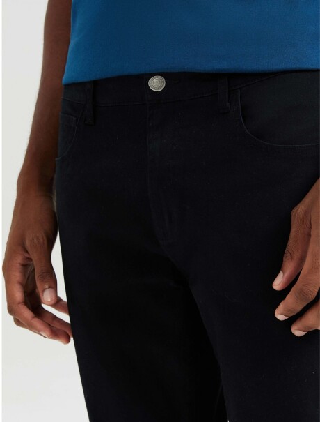 PANTALÓN RECTO NEGRO
