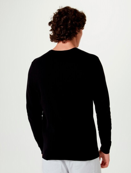 BUZO MASCULINO TEJIDO ESCOTE A LA BASE NEGRO