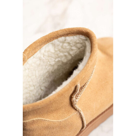 Bota Gamuza Con Corderito Arena