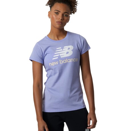 Remera New Balance de Dama - Essentials Stacked - WT91546VVO PURPLE