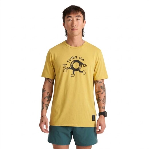 Remera Roark Mathis Core - Amarillo Remera Roark Mathis Core - Amarillo