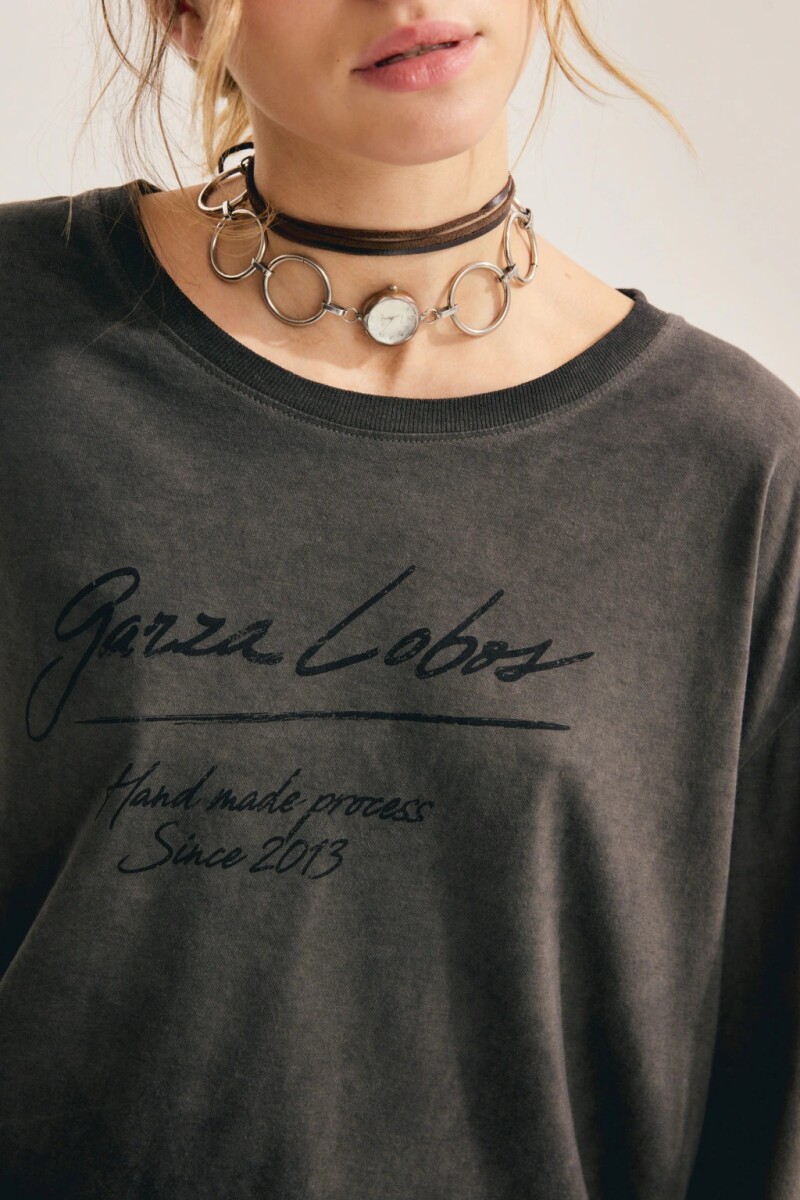 REMERA ARCHIVE Gris