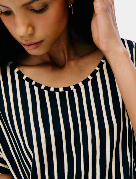 BLUSA ESTAMPADA DE MANGA CORTA NEGRO