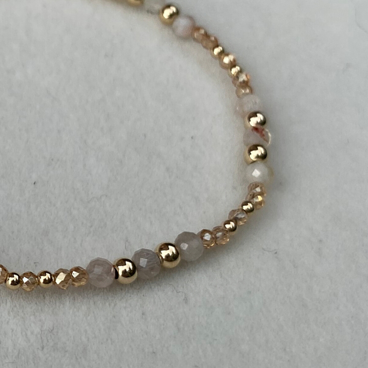 Pulsera CHARLOTTE, Goldfilled con cristal y piedras naturales 