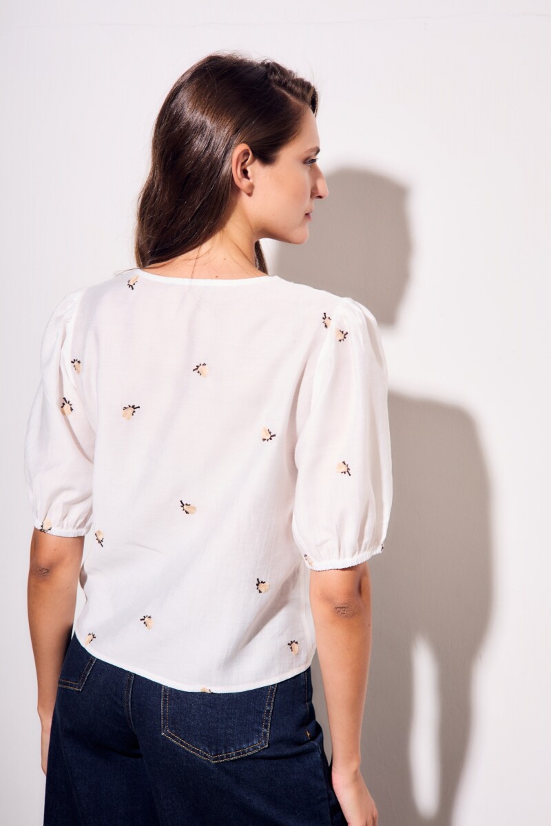 Blusa Viscosa Bordada Nacar
