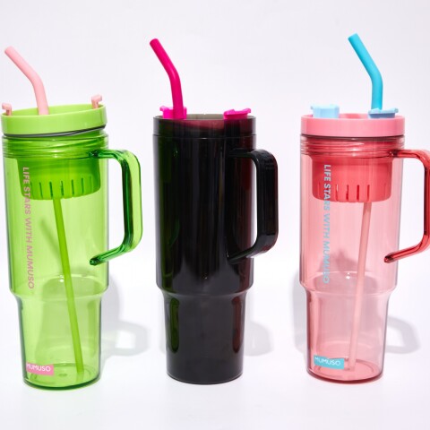 VASO GRAN CAPACIDAD CON ASA Y SORBITO (1100 ML/NEGRO) VASO GRAN CAPACIDAD CON ASA Y SORBITO (1100 ML/NEGRO)