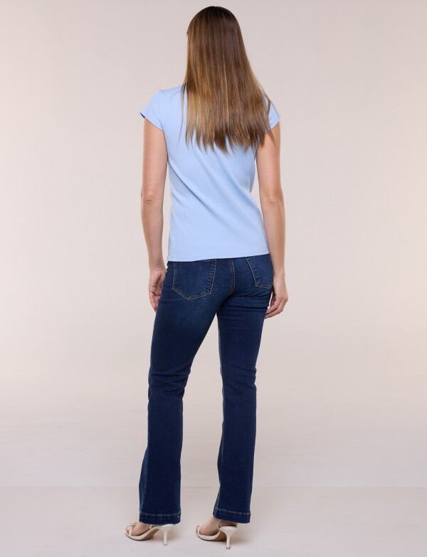 Remera Acanalada Escote Redondo Abotonado CELESTE