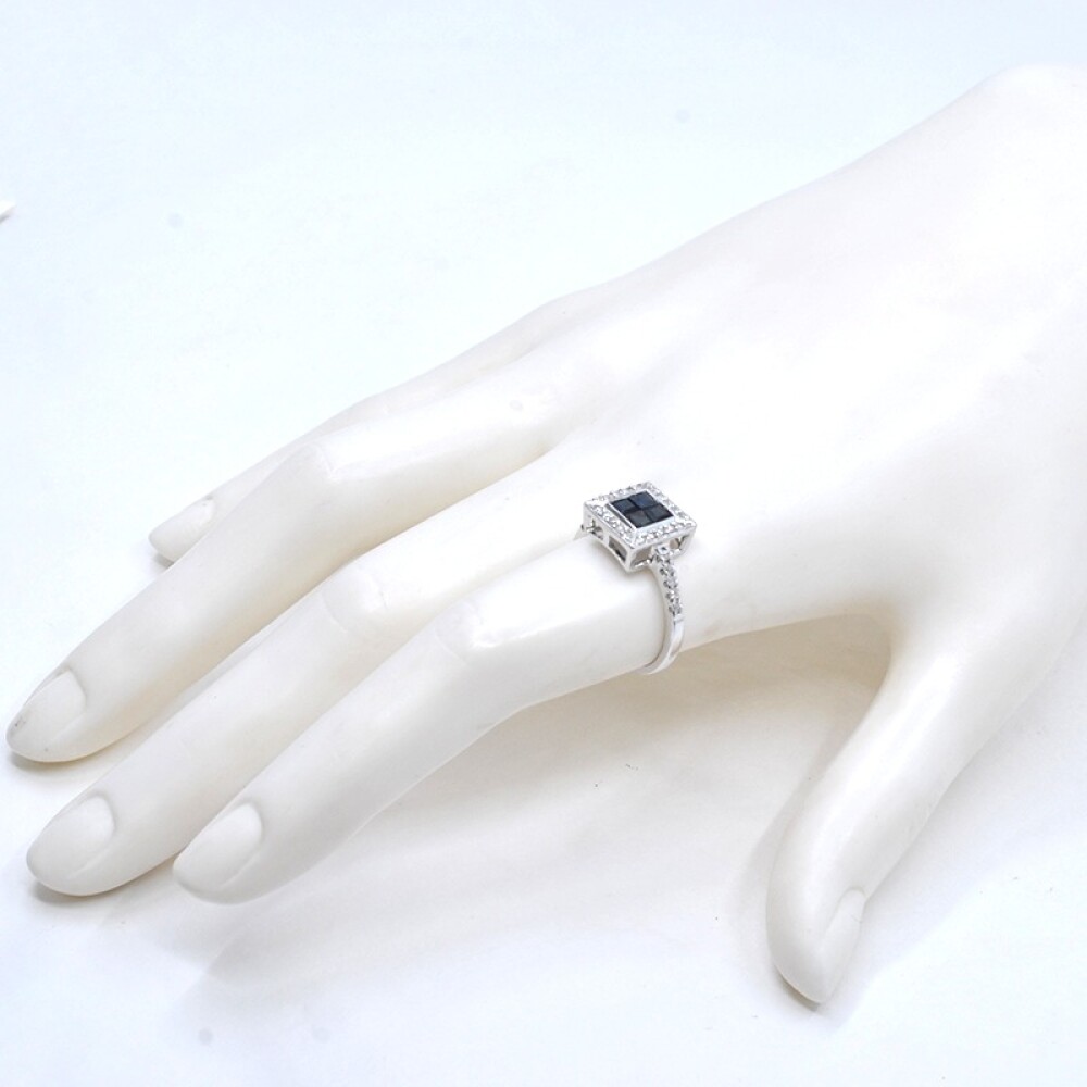 Anillo en oro 18k con zafiros carré y brillantes Anillo en oro 18k con zafiros carré y brillantes