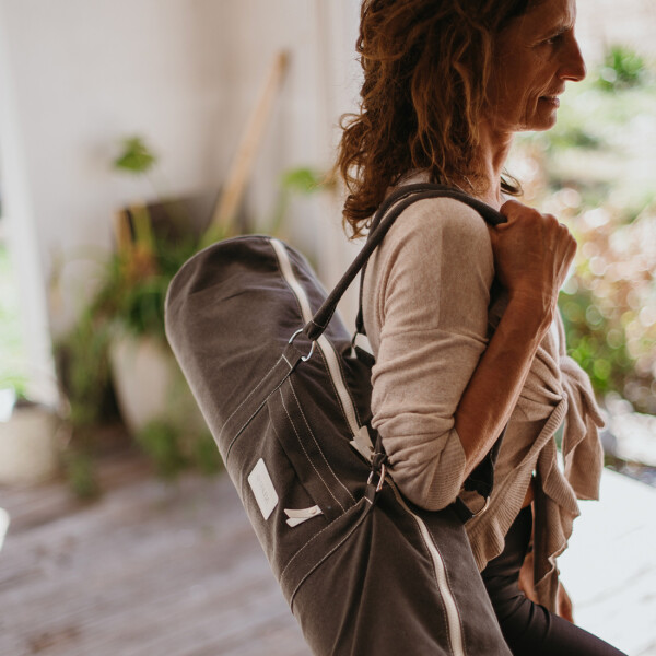 Bolso Portamat De Algodón Para Mat De Yoga Sukha Yana Grafito