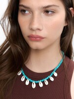 Collar Con Granos De Piedra Y Conchas azul