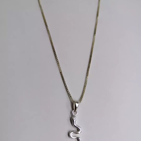 Cadena con colgante serpiente pequeña plata Cadena con colgante serpiente pequeña plata