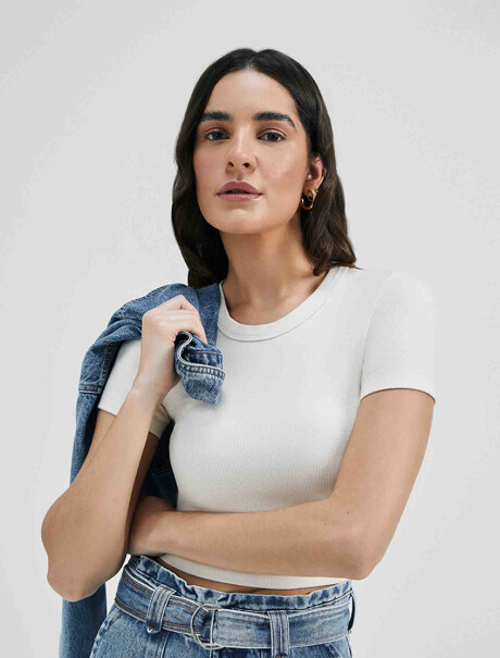 BLUSA CROPPED EN TELA ACANALADA BEIGE