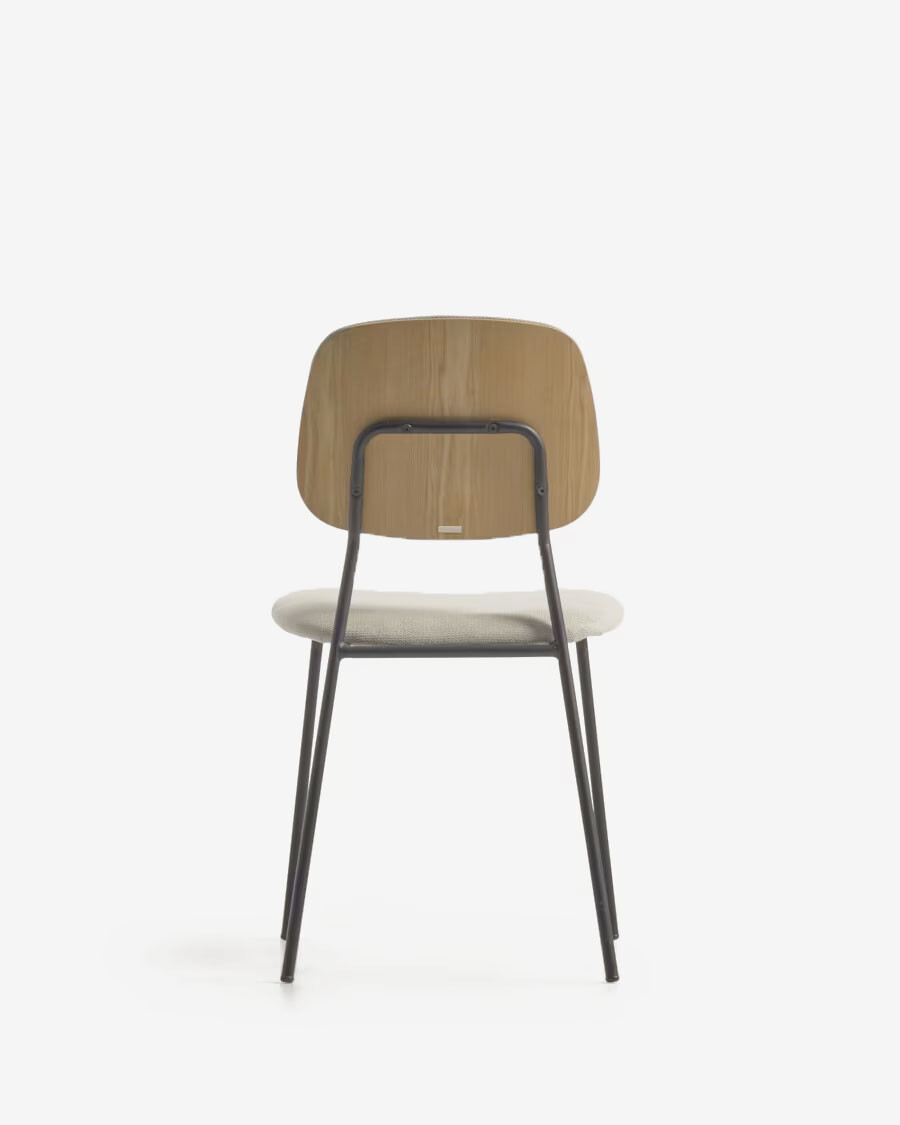 Silla apilable Benilda beige, chapa de roble y acero con acabado negro Silla apilable Benilda beige, chapa de roble y acero con acabado negro