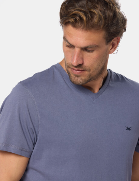 REMERA LISA ESCOTE V Lila