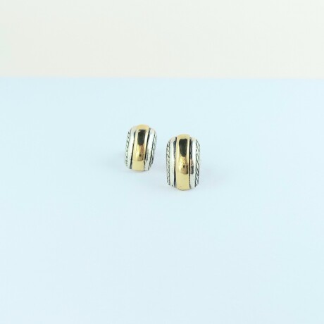 Par de caravanas de plata y double en oro 18 ktes. Par de caravanas de plata y double en oro 18 ktes.