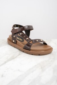 Sandalia Cuero Tachas Marrón