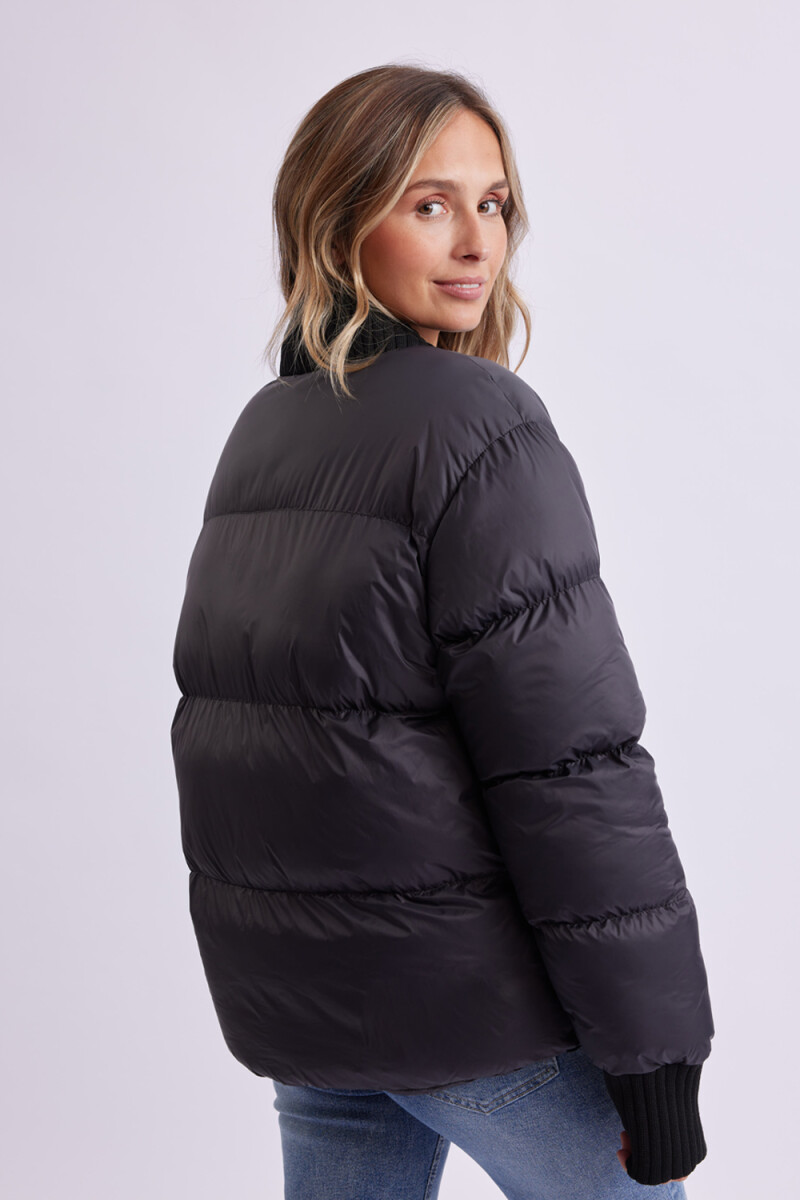 Campera de abrigo cuello en V Negro