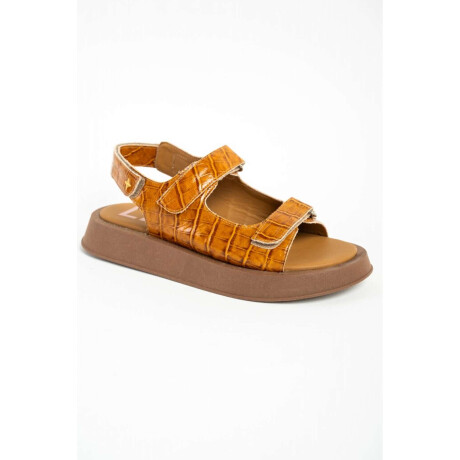 Sandalias De Cuero Croco Caramelo