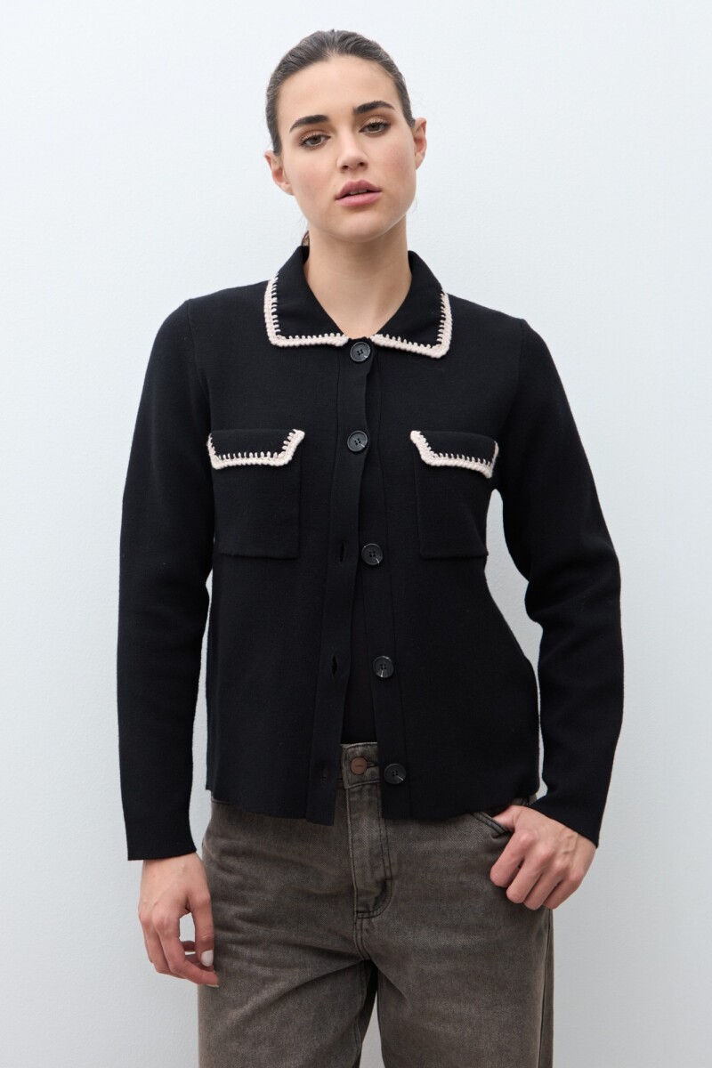 Chaqueta tejida bordado en contraste negro