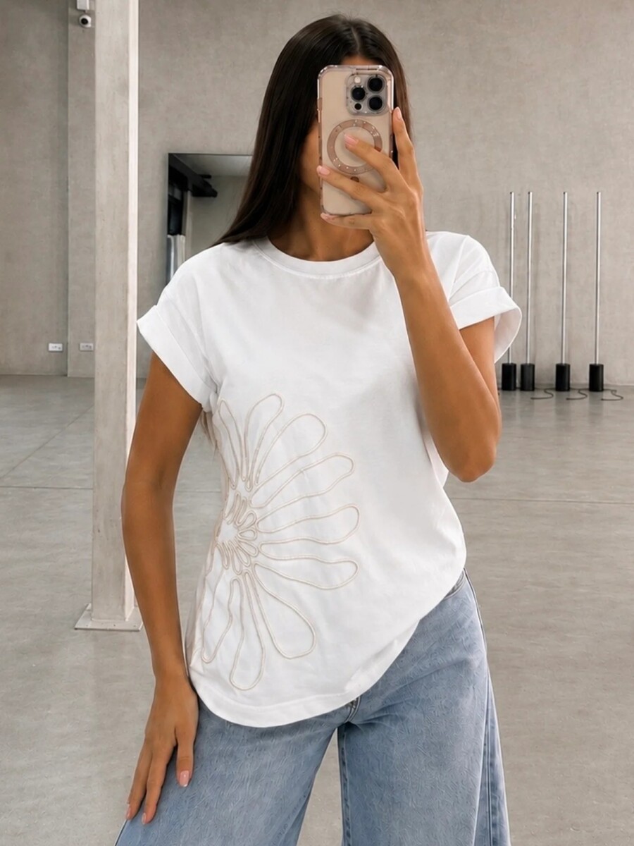 REMERA BORDANIA REMERA BORDANIA