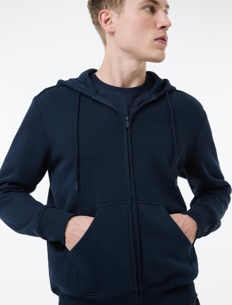 CHAQUETA BÁSICA REGULAR EN SUDADERA CON FORRO POLAR AZUL OSCURO